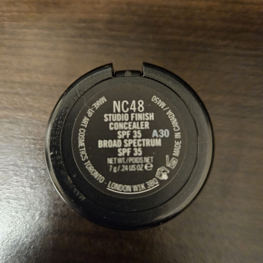 Mac STUDIO FINISH SPF 35 CONCEALER in NC48 (NIB) - Picture 4 of 5